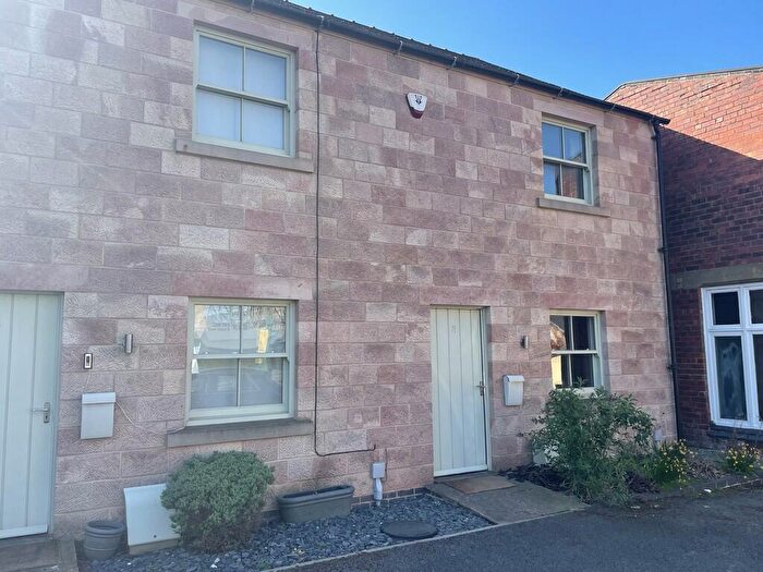 3 Bedroom Town House To Rent In Wellington Court, Belper, DE56