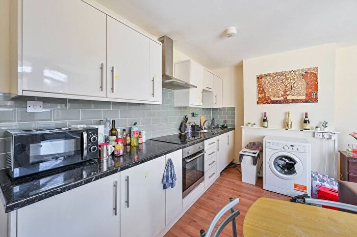 4 Bedroom Flat For Sale In Cleveland Way, Stepney, London, E1