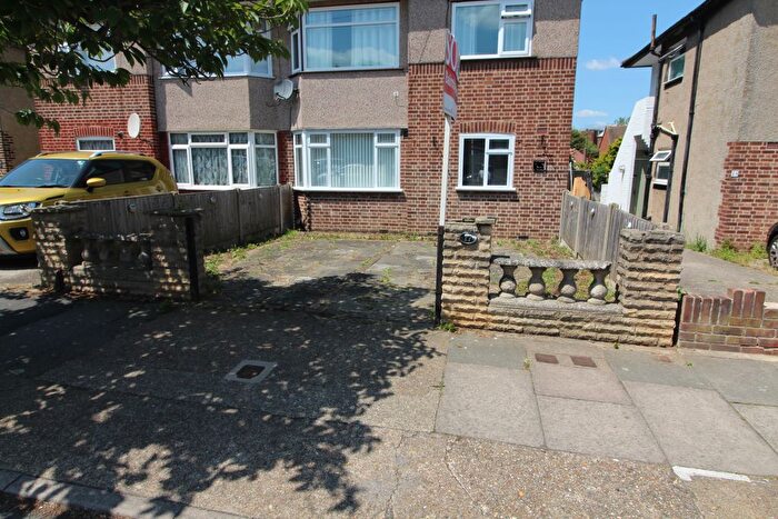 2 Bedroom Flat To Rent In Erith Crescent, Romford, RM5