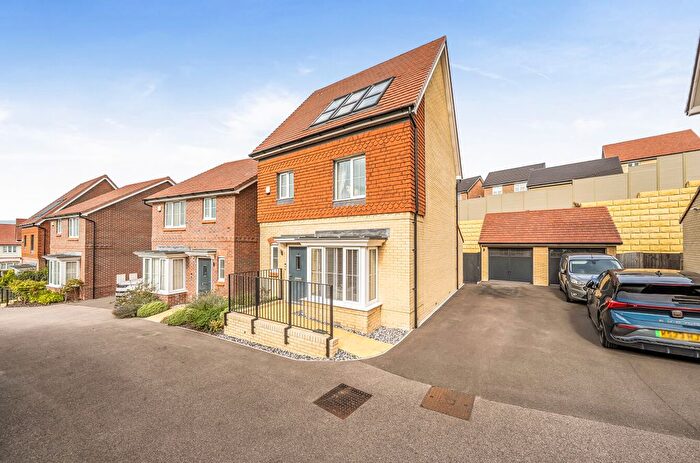 4 Bedroom Detached House For Sale In Fedora Way, Houghton Regis, Dunstable, LU5