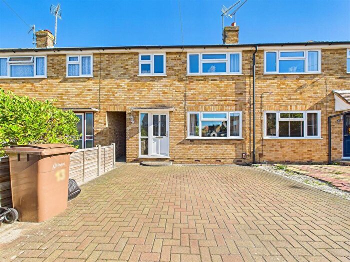 3 Bedroom Terraced House For Sale In Yewtree Gardens, Chelmsford, CM2