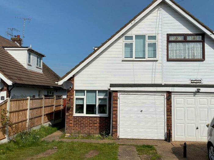 3 Bedroom Semi-Detached House To Rent In Oak Walk, Hockley, Essex, SS5