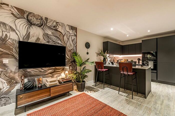 1 Bedroom Flat For Sale In Kent Ave, Dagenham, RM9