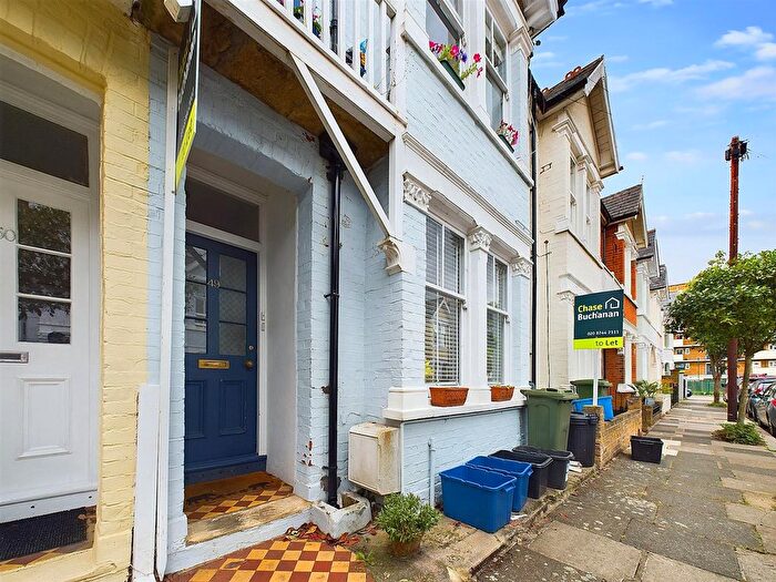 2 Bedroom Flat To Rent In Seymour Gardens, Twickenham, TW1