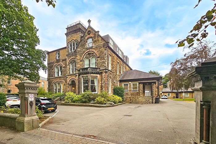 2 Bedroom Bungalow For Sale In Otley Road, Harrogate, HG2