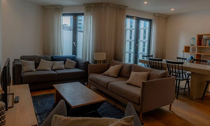 3 Bedroom Flat To Rent In Danestone Court, Commercial Road, Aldgate, London, E1