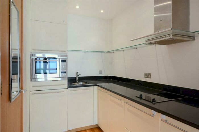 Flat To Rent In Hosier Lane, West Smithfield, EC1A