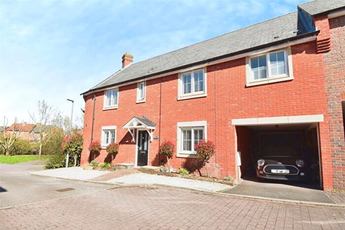 4 Bedroom Link Detached House For Sale In Horsemead Piece, Winslow, MK18