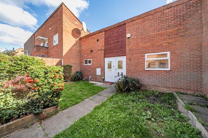 2 Bedroom Bungalow For Sale In Slough, Berkshire, SL2