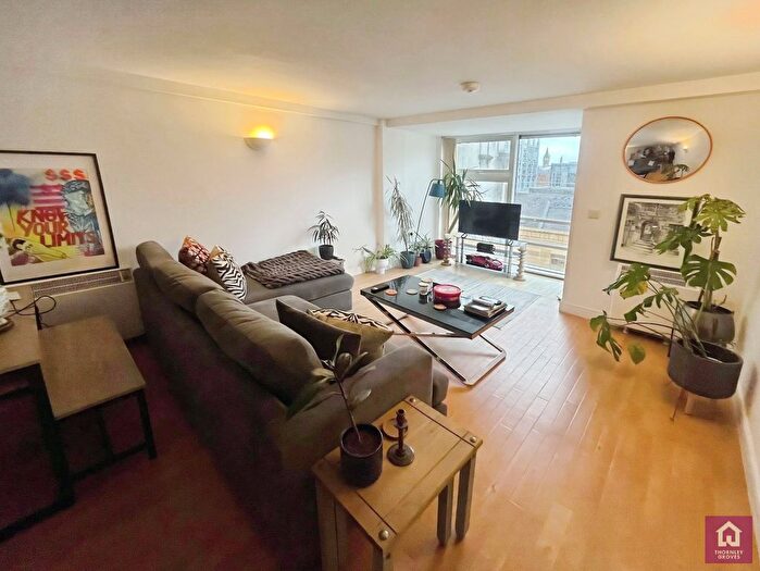 2 Bedroom Flat For Sale In , Whitworth Street West, Manchester City Centre, M1