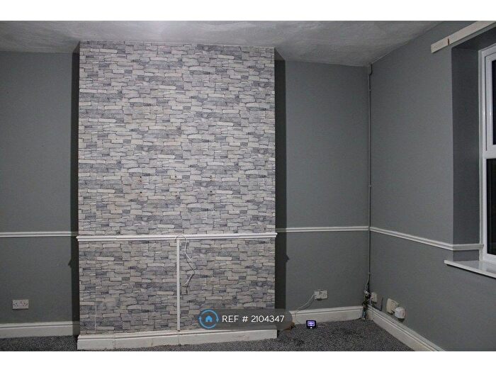 2 Bedroom End Of Terrace House To Rent In Dane Street, Oldham, OL4