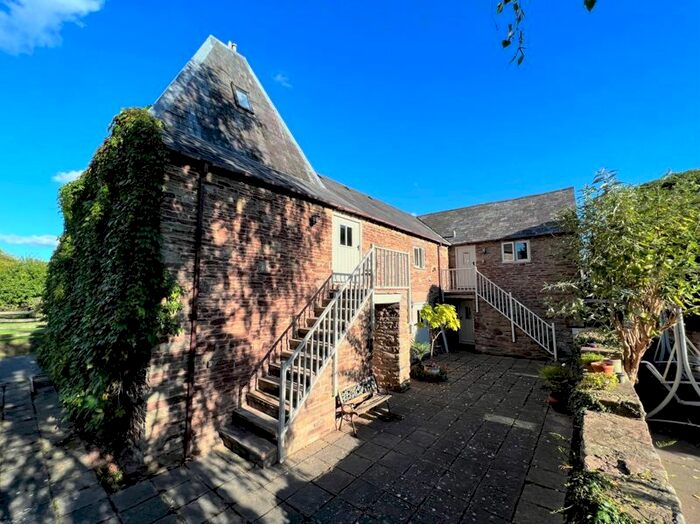 2 Bedroom Flat To Rent In Newton, Leominster, HR6