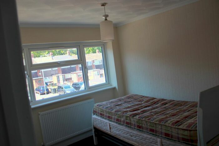 3 Bedroom Semi-Detached House To Rent In Emerald Road, Bedfordshire, LU4