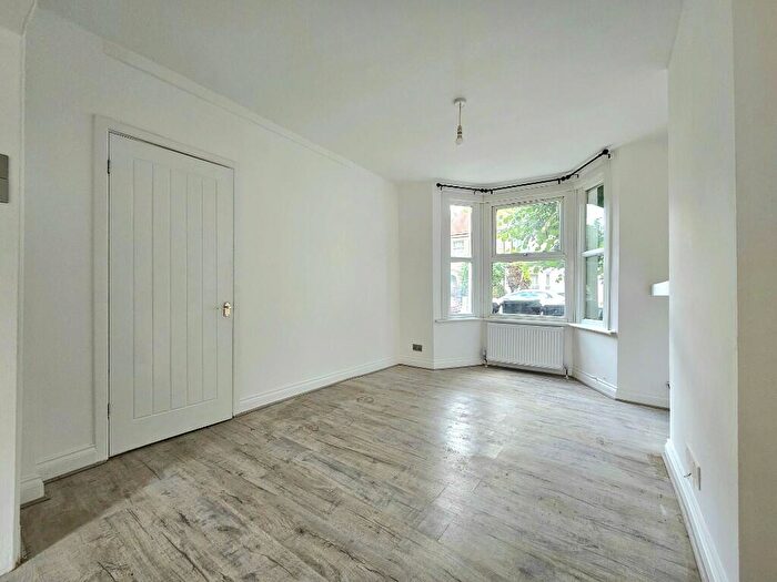 3 Bedroom Terraced House To Rent In Dennett Road, Croydon, London, CR0
