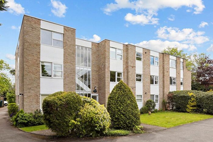 2 Bedroom Flat To Rent In Queens Road, Weybridge, KT13