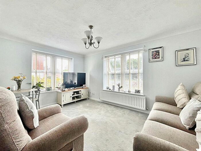 1 Bedroom Flat For Sale In Santa Cruz Drive, Eastbourne, BN23
