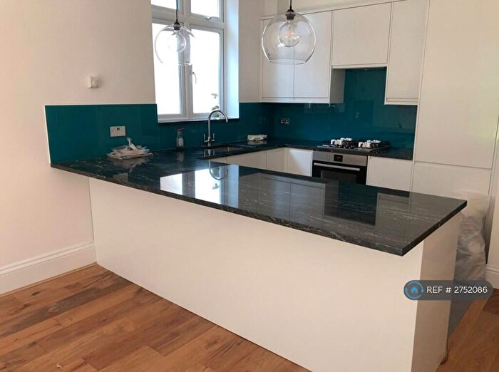 2 Bedroom Flat To Rent In Ground Floor, London, N3