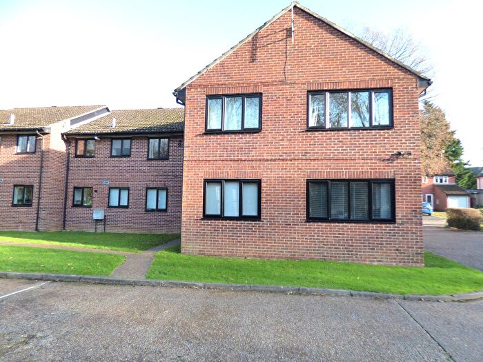 1 Bedroom Flat To Rent In Merrylands Road, Great Bookham, Bookham, Leatherhead, KT23