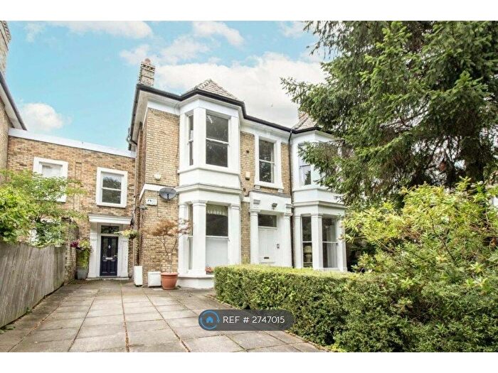 2 Bedroom Flat To Rent In Moss Hall Crescent, North Finchely, N12