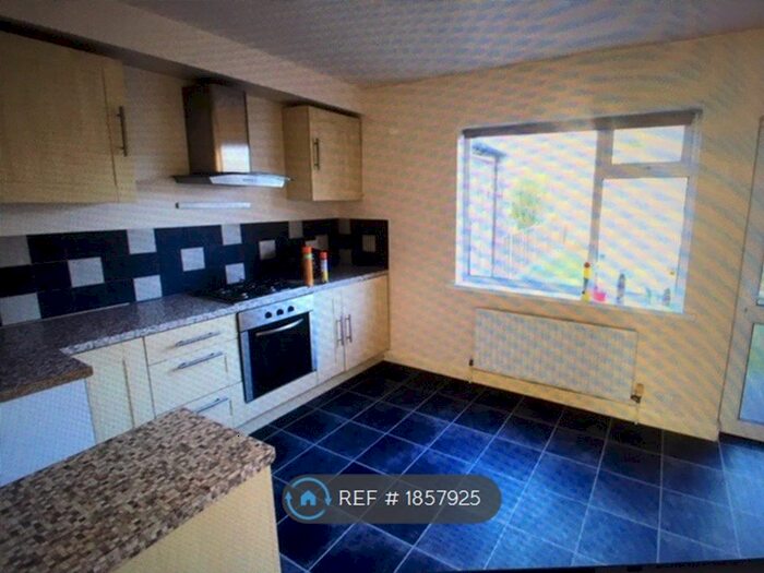 3 Bedroom Terraced House To Rent In Shalford Road, Solihull, B92