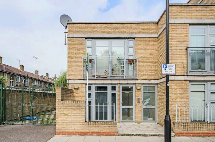 1 Bedroom Flat To Rent In Sandringham Road, Dalston, London, E8