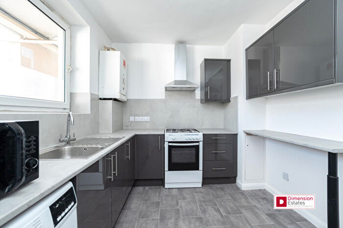 3 Bedroom Flat To Rent In Empson Street, Off Devas St, Bromley By Bow, Devons Road, London, E3