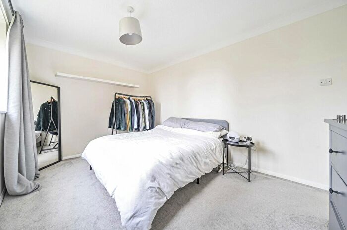 1 Bedroom Flat For Sale In Rossiter Lodge, Rosetrees, Guildford, Surrey, GU1