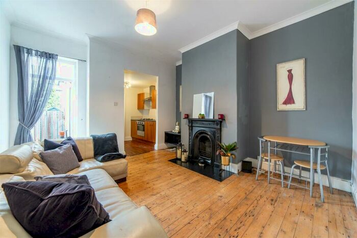 2 Bedroom Flat To Rent In Amble Grove, Sandyford, Newcastle Upon Tyne, NE2