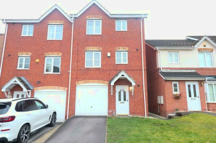 3 Bedroom Semi-Detached House To Rent In Manderston Chase, LS12