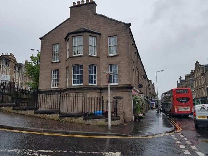3 Bedroom Flat To Rent In Perth Road, Dundee, DD2