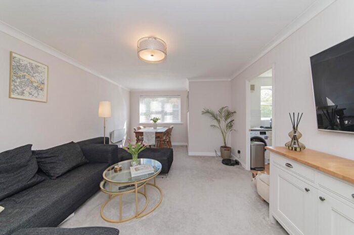 2 Bedroom Flat For Sale In Lucas Gardens, East Finchley, N2