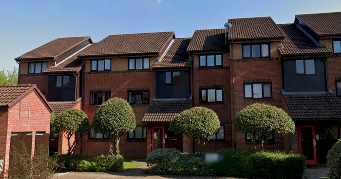 1 Bedroom Flat To Rent In Oval Court, Pavilion Way, Burnt Oak, Edgware HA8