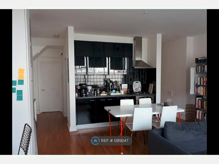 2 Bedroom Flat To Rent In Pellatt Road, London SE22