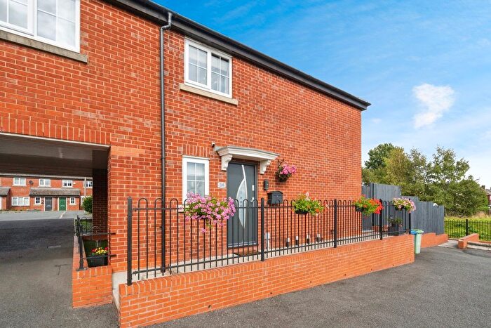 3 Bedroom Mews For Sale In North Croft, Manchester, Lancashire, M46
