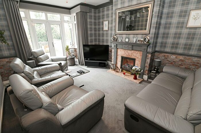 3 Bedroom Semi Detached House For Sale In May Road, Swinton, M27