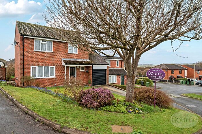 4 Bedroom Detached House For Sale In Wincanton Close, Alton, Hampshire, GU34