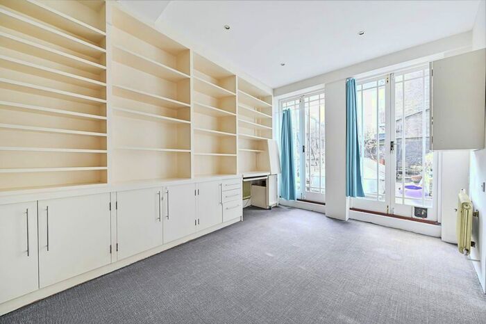 2 Bedroom Flat To Rent In St John St, Clerkenwell, London, EC1V