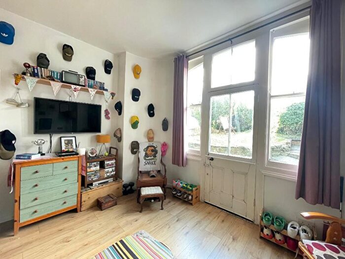 1 Bedroom Flat To Rent In Cromwell Road, Hove, BN3