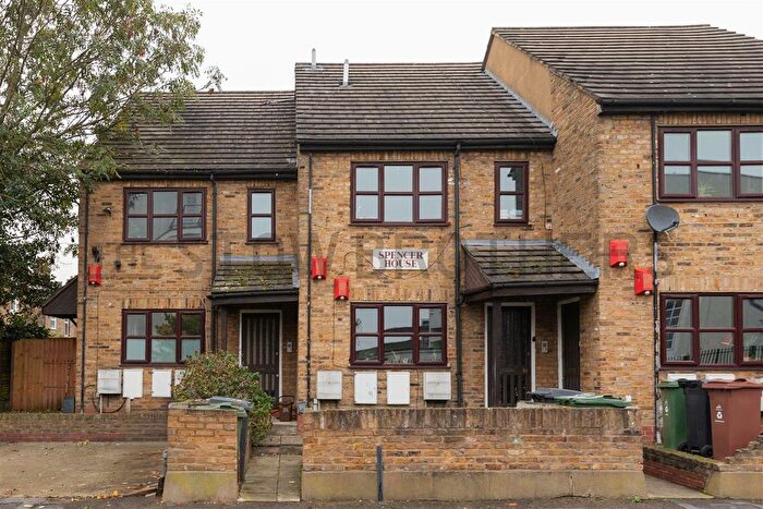 1 Bedroom Flat To Rent In Grosvenor Rise East, London, E17