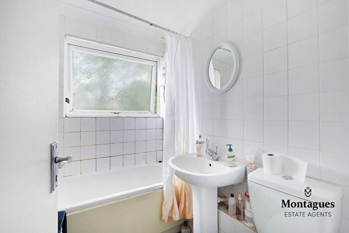 1 Bedroom Flat To Rent In Kendal Avenue, Epping, CM16