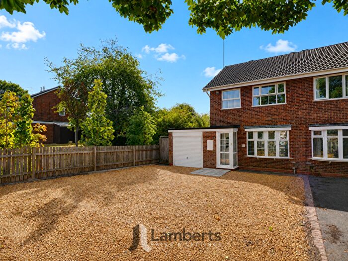 3 Bedroom Semi Detached House For Sale In Gateley Close, Winyates Green, B98