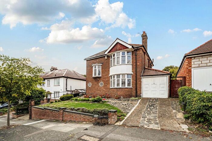 3 Bedroom Detached House For Sale In Rydal Drive, Bexleyheath, Kent, DA7