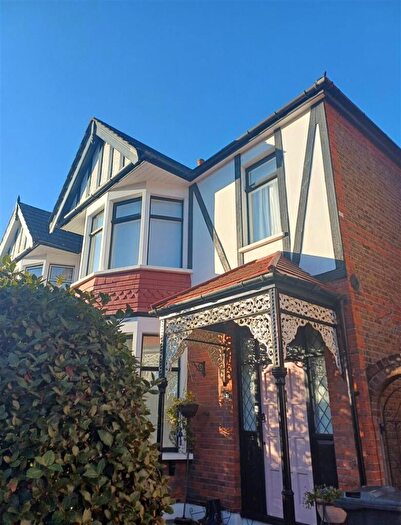 4 Bedroom Semi Detached House To Rent In Arundel Gardens, Ilford, IG3