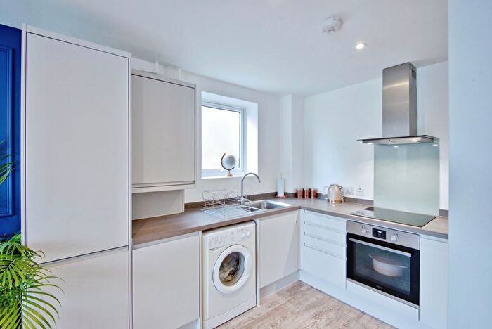 2 Bedroom Flat For Sale In Grosvenor Road, Westcliff-On-Sea, Essex, SS0