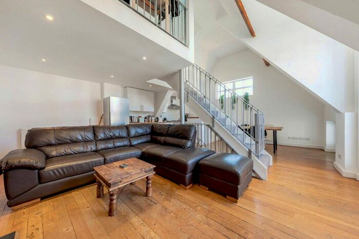 2 Bedroom Flat To Rent In Radbourne Road, Balham, London, SW12