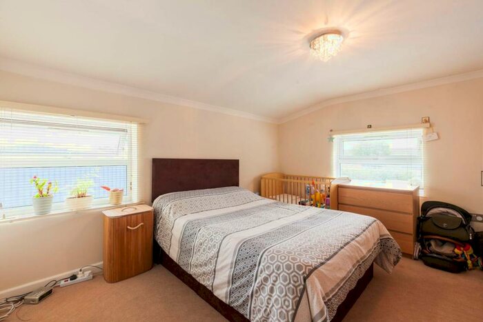 2 Bedroom Flat To Rent In Ilderton Road, South Bermondsey, London, SE15