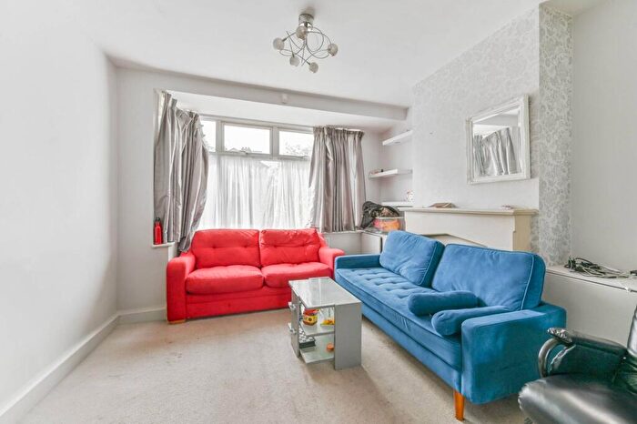 4 Bedroom Semi-Detached House To Rent In Molesey Drive, Sutton, SM3