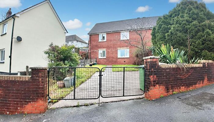 3 Bedroom Semi-Detached House For Sale In Alder Rise, Pontllanfraith, NP12