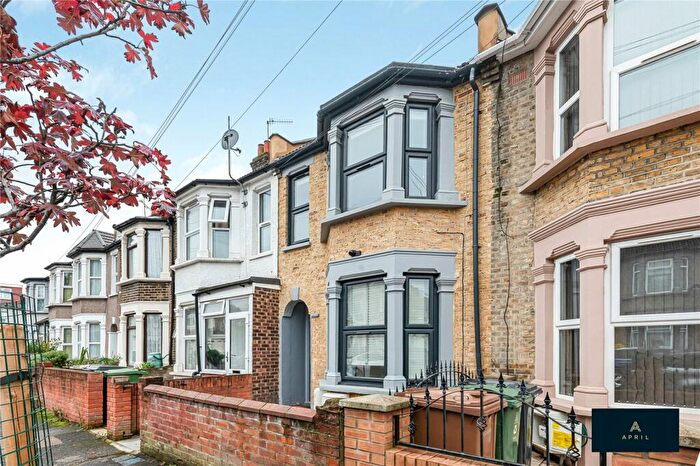 3 Bedroom Apartment To Rent In Waterloo Road, London, E10