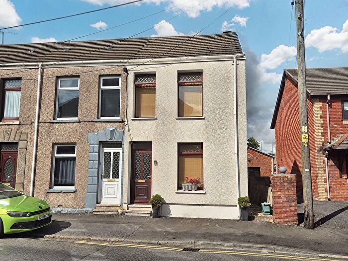 3 Bedroom End Terrace House For Sale In Llwynhendy Road, Llanelli, SA14